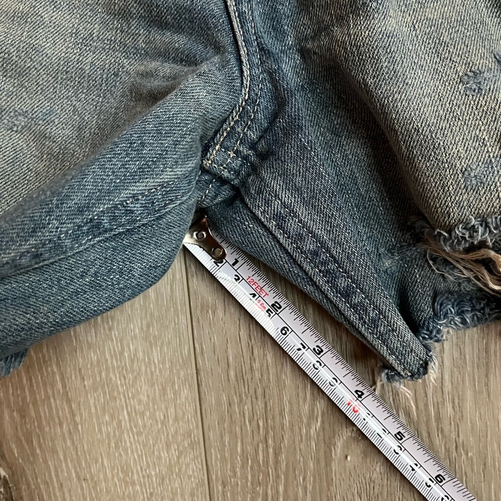 Levi’s distressed high waisted denim short EUC - Picture 4 of 4